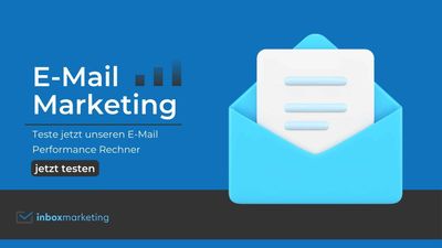 Ein Banner mit einem geöffneten Brief, welcher auf einen Performance Rechner für E-Mail Marketing verweist