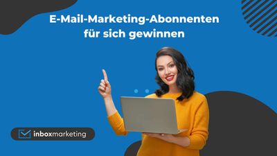 Eine Frau mit einem Laptop, welche neue E-Mail-Marketing-Abonennten für sich gewinnt